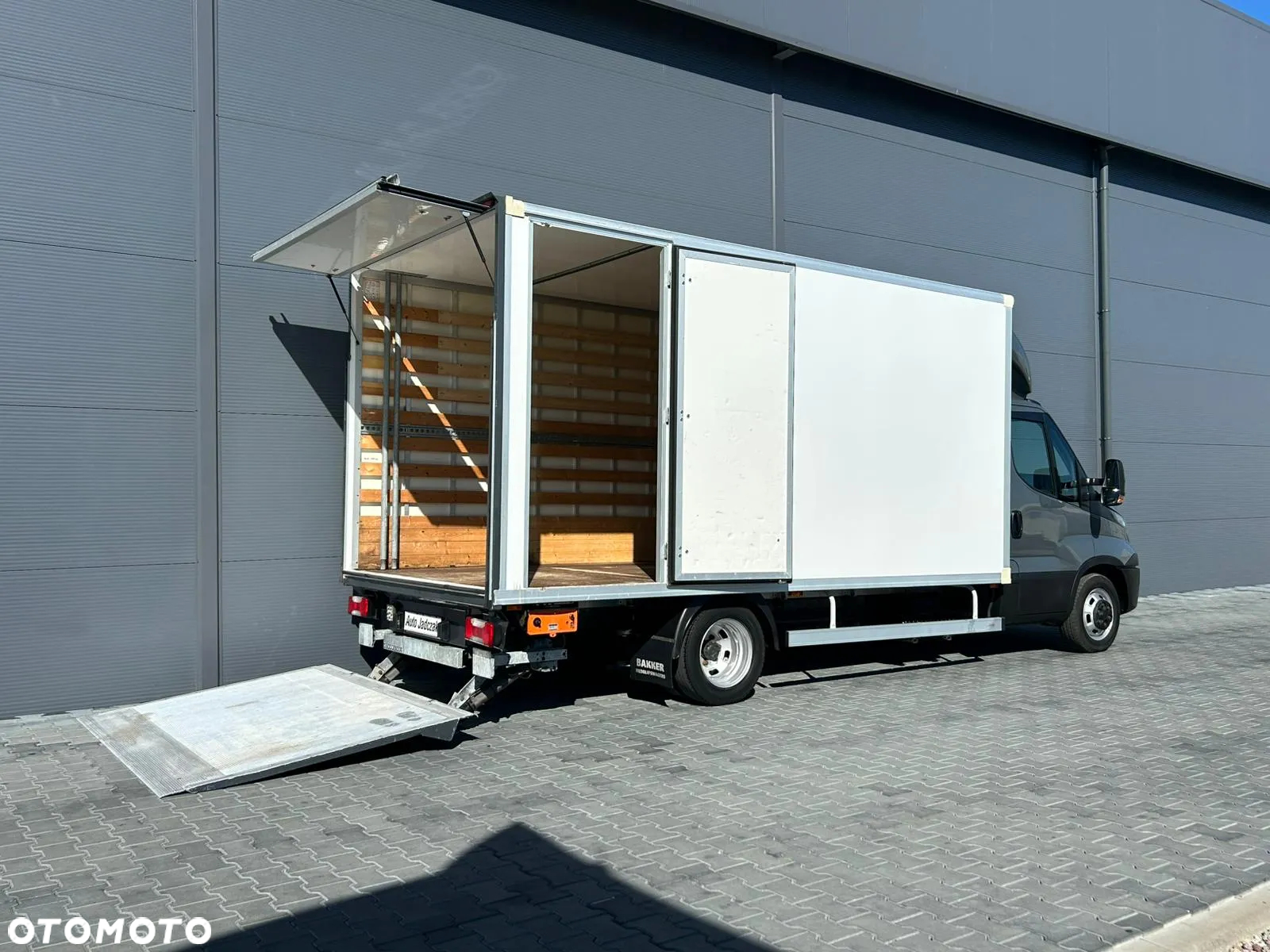 Iveco Daily 40C18 35C18 3.0 HPI Hi-Matic Kontener 9 palet + winda 1000kg + drzwi boczne **Tylko 198tyś. km.**KLIMA**Serwis**Sprowadzony** - 6