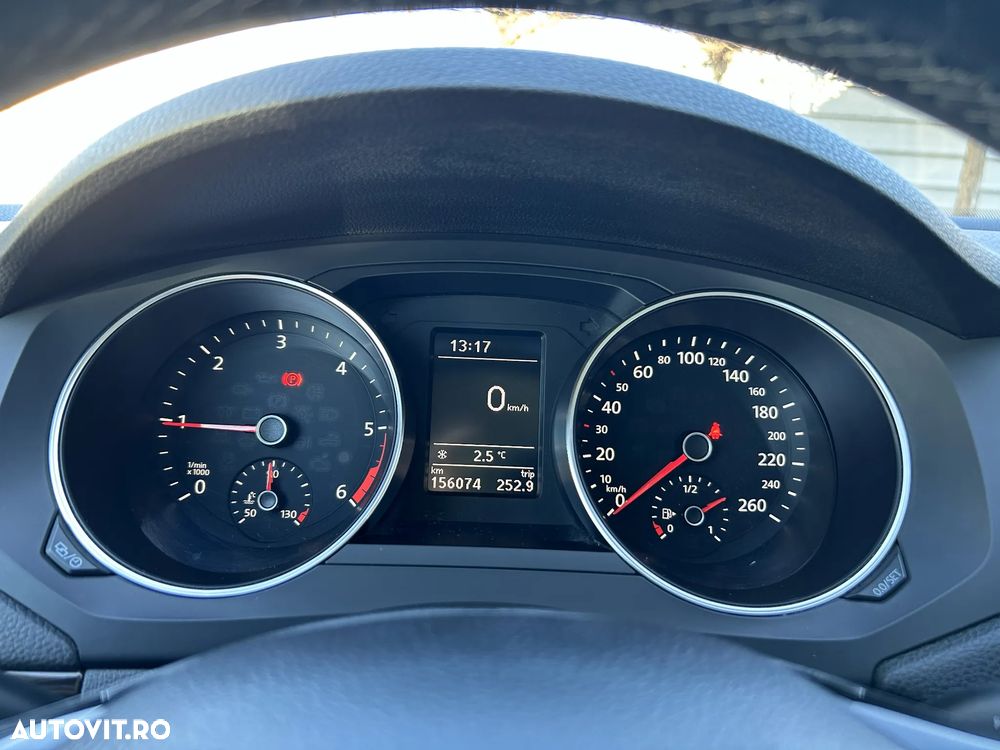 Volkswagen Jetta 2.0 TDI Highline - 11