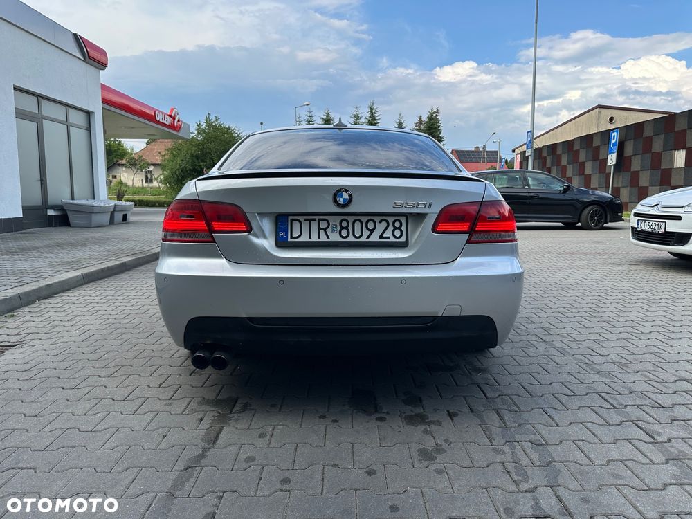 BMW Seria 3 330i - 12