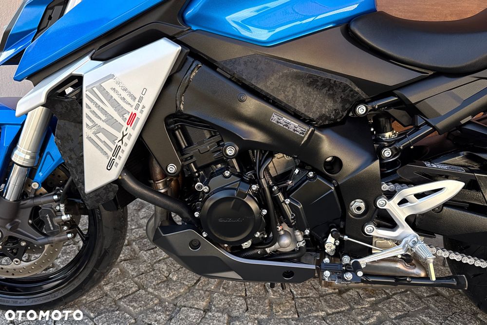 Suzuki GSX - 24