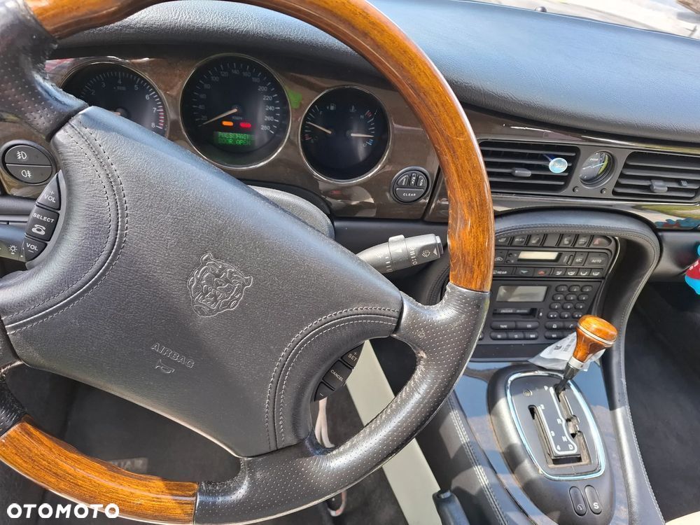 Jaguar XJ - 5