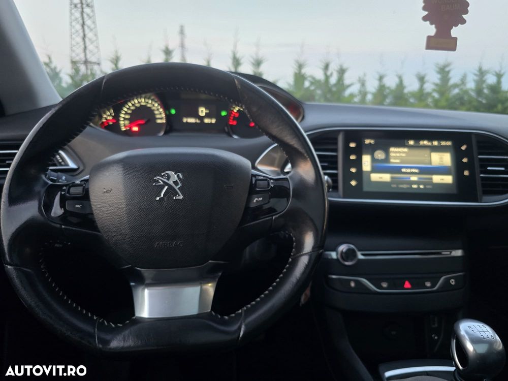 Peugeot 308 - 8