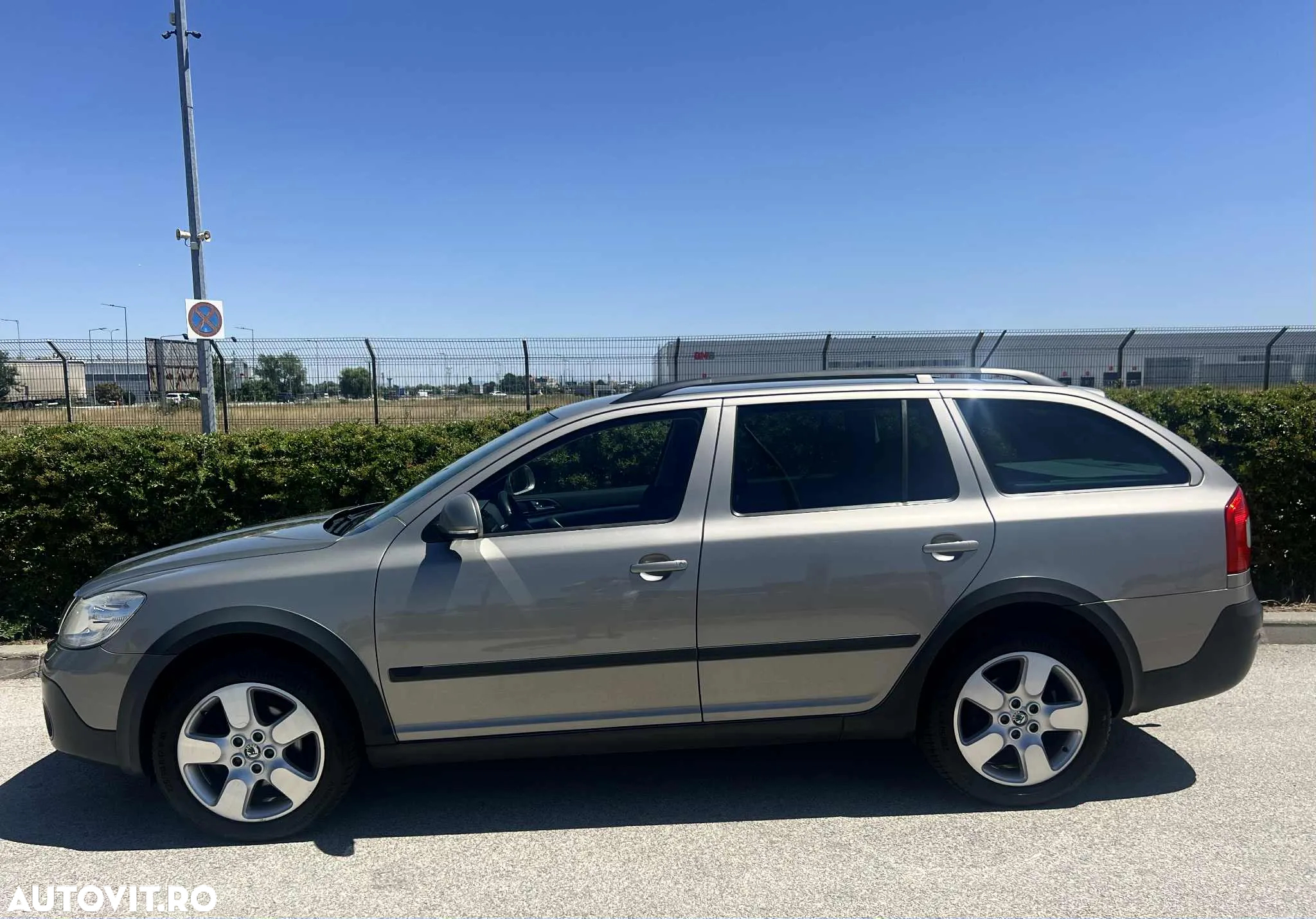 Skoda Octavia Combi 2.0 TDI 4x4 Scout - 14