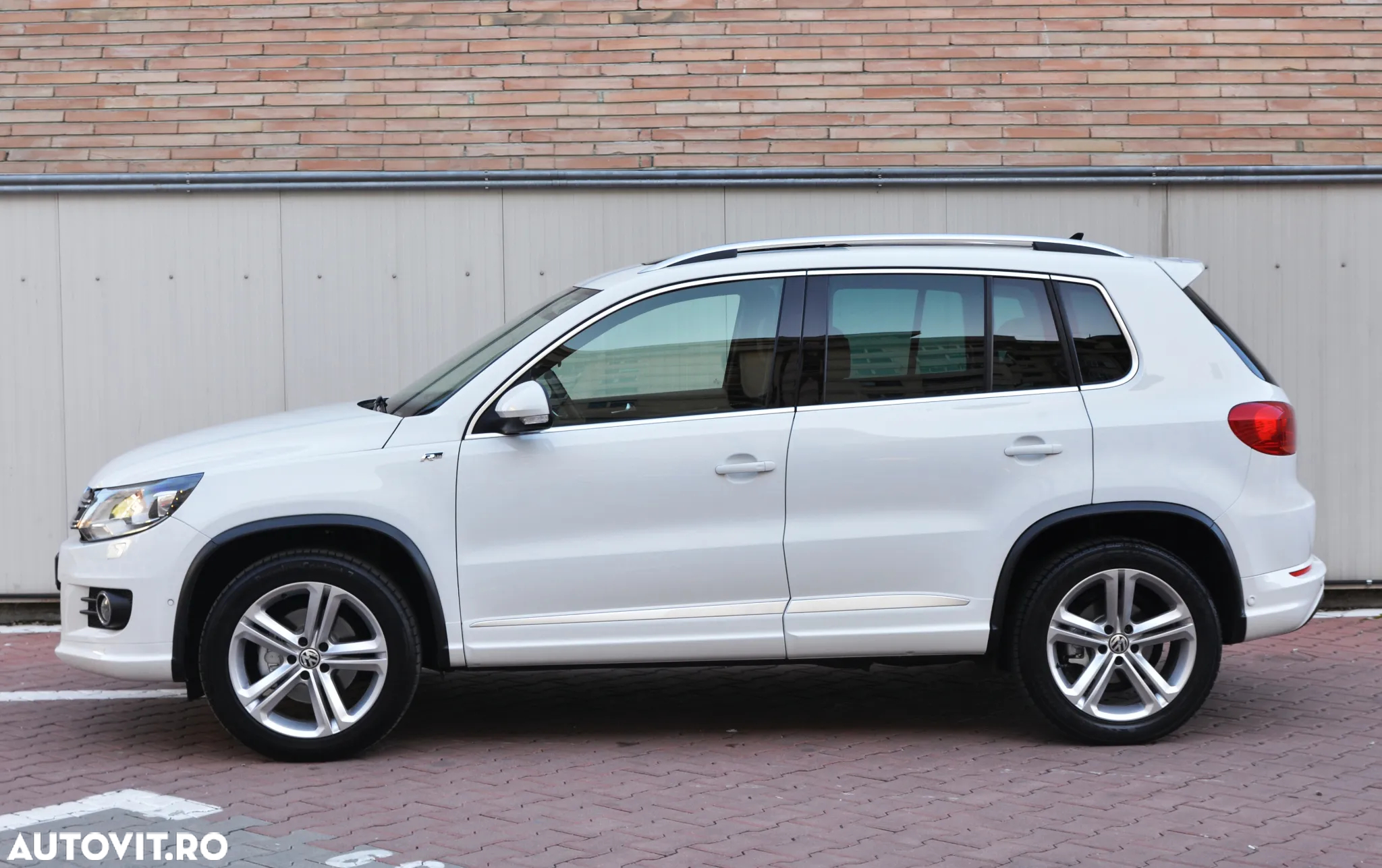 Volkswagen Tiguan 2.0 TDI DPF 4Motion BlueMotion Technology DSG Sport & Style - 25