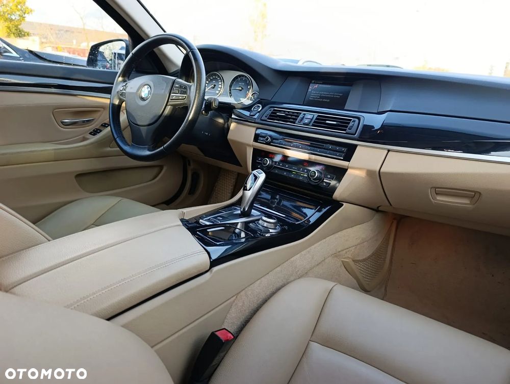 BMW Seria 5 528i xDrive Modern Line - 7