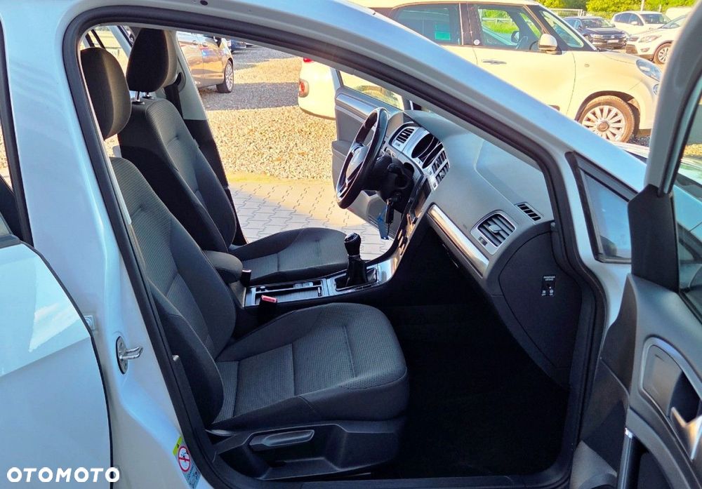 Volkswagen Golf - 29