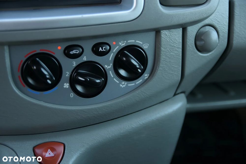 Renault Trafic Grand Passenger Pack Clim - 33