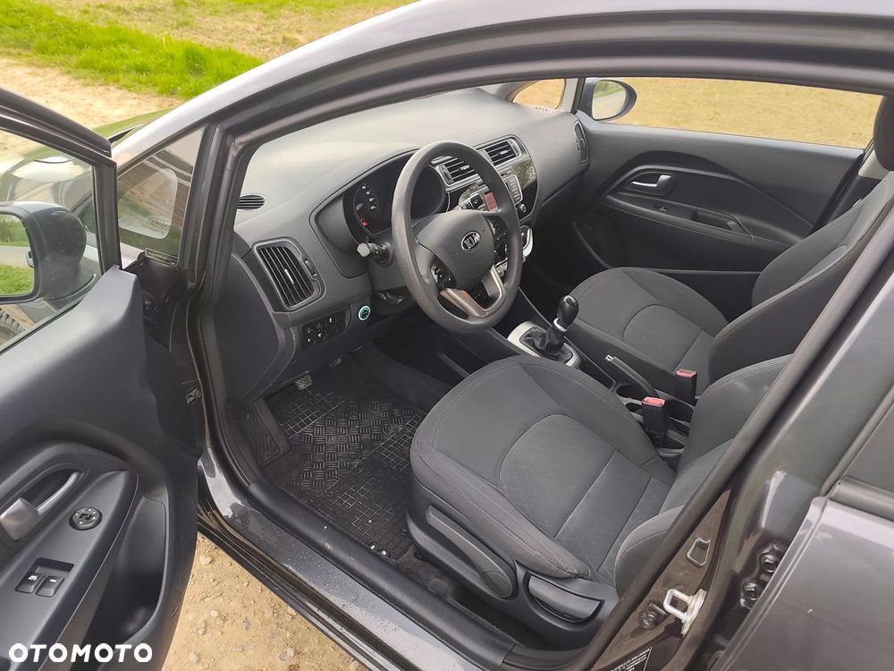 Kia Rio 1.4 M - 11