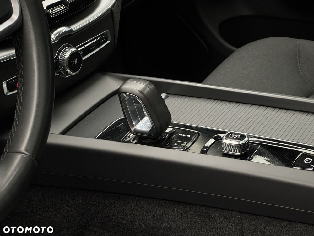 Volvo XC 60 T6 Plug-In Hybrid AWD Inscription - 11