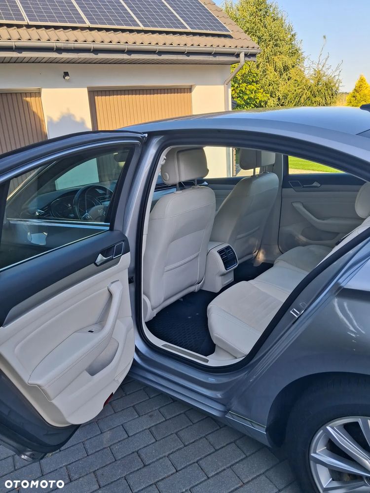Volkswagen Passat - 12