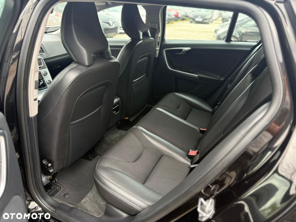 Volvo V60 D3 Drive-E R-Design Momentum - 14