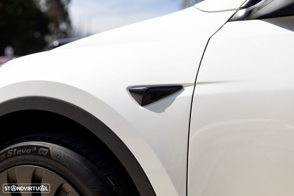 Tesla Model Y Standard RWD - 16