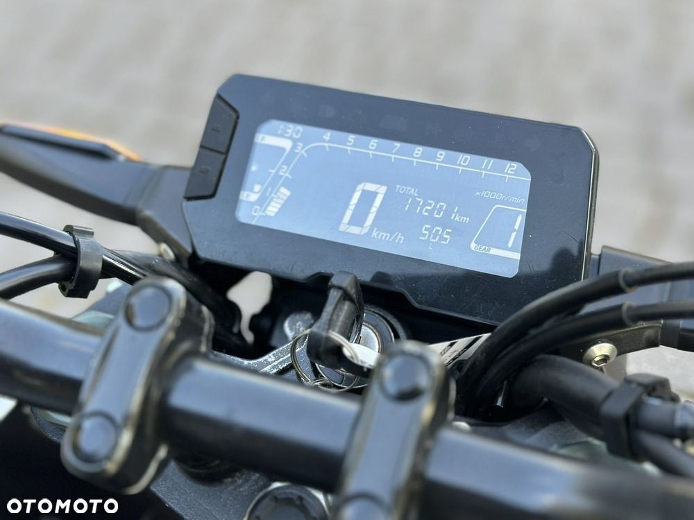 Honda CB - 12