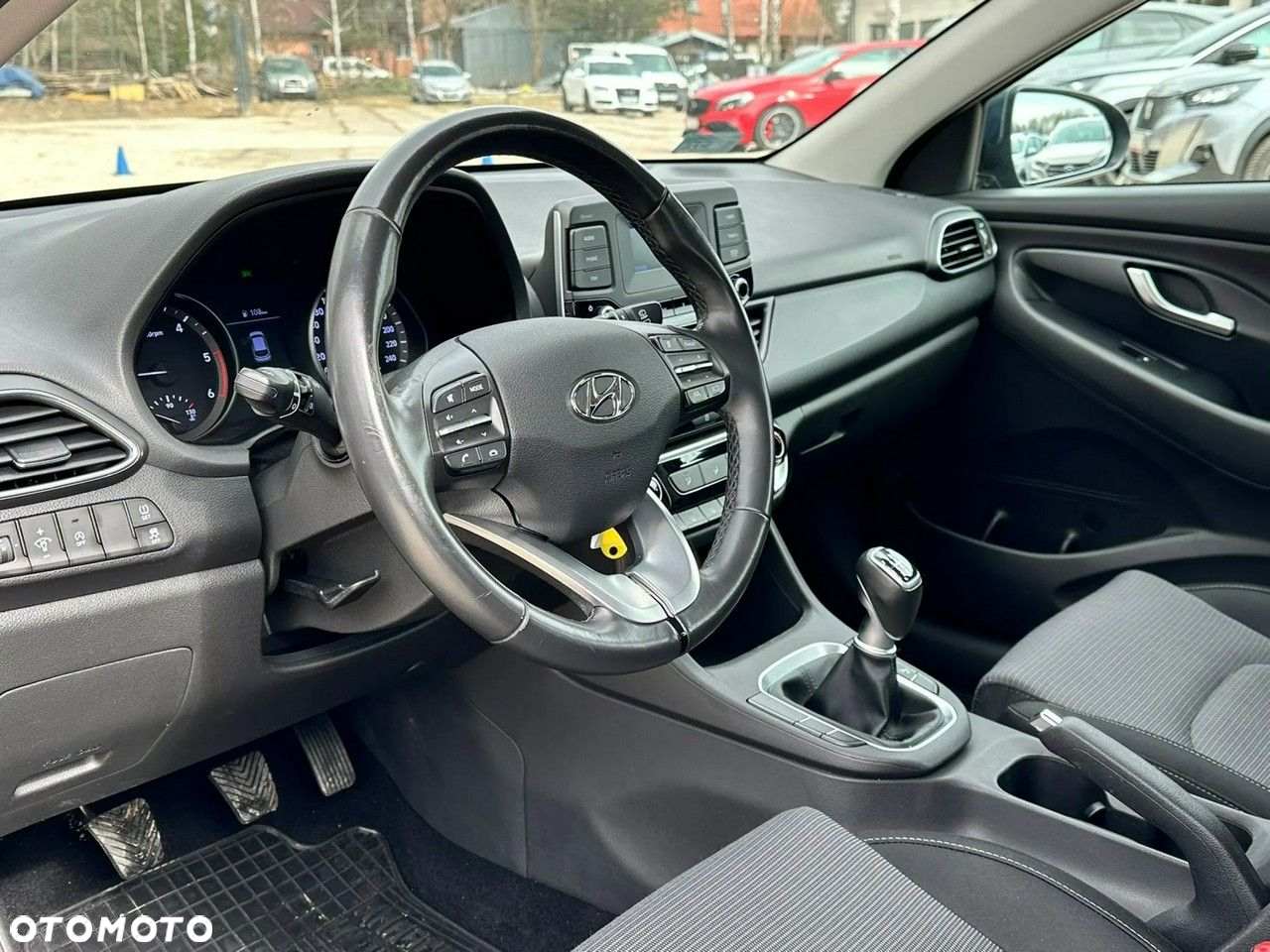 Hyundai i30 1.6 D Classic + - 7