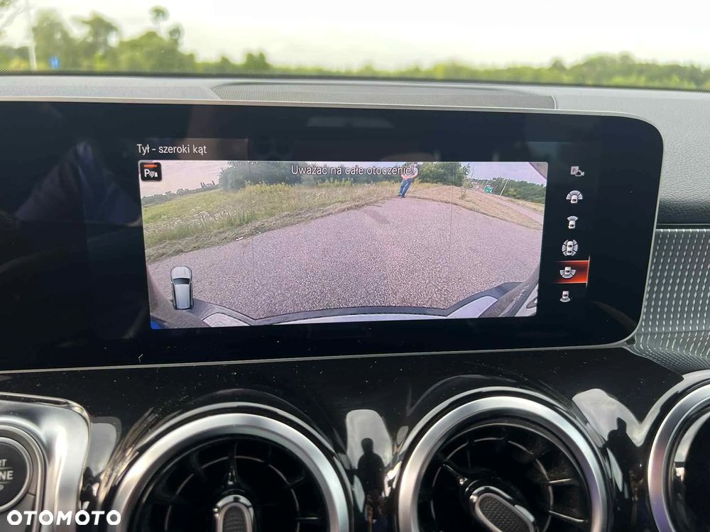 Mercedes-Benz GLB 200 d Progressive 8G-DCT - 32