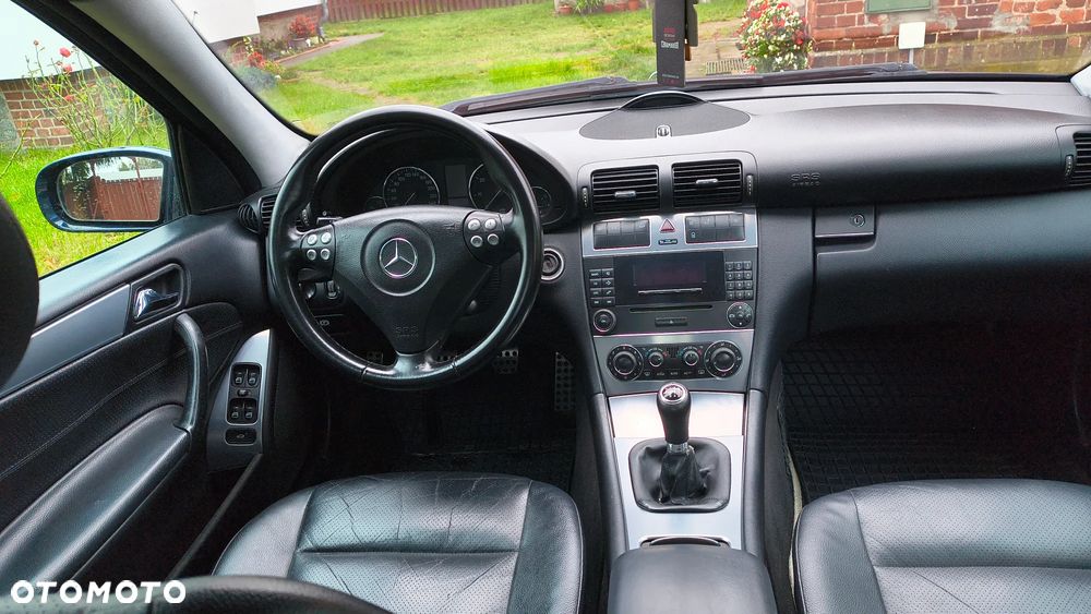 Mercedes-Benz Klasa C 180 T Kompressor Avantgarde - 26