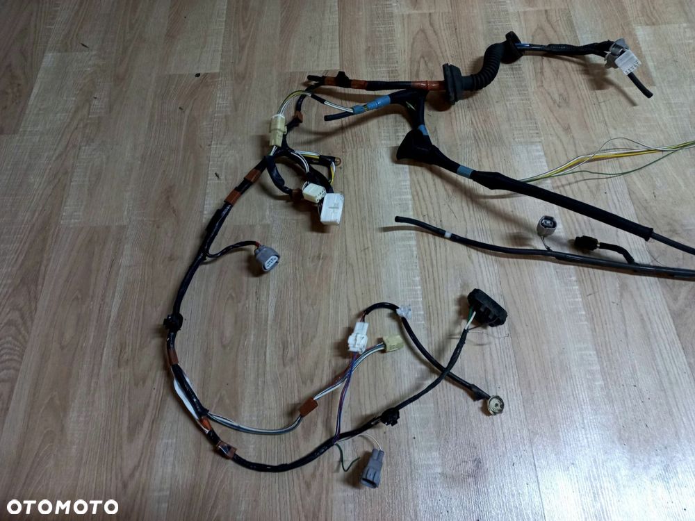 Toyota FJ Cruiser wiązka klapy bagażnika INSTALACJA - 2