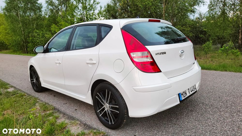 Hyundai i30 1.6 CRDi FIFA WM Edition - 4