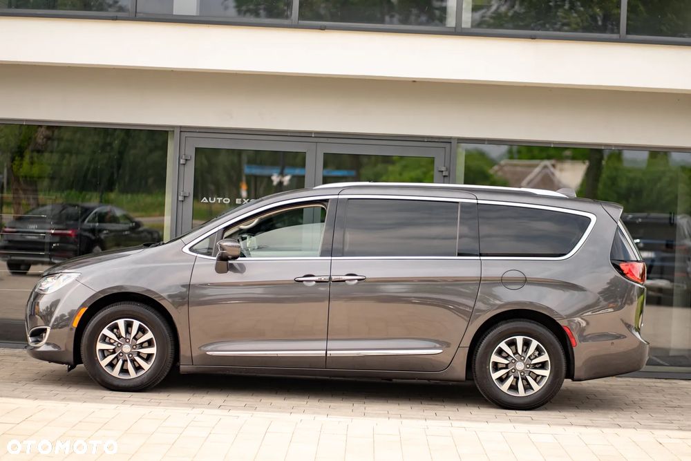Chrysler Pacifica - 18