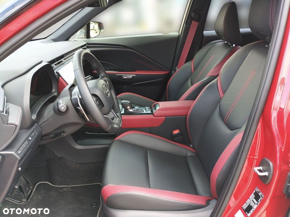 Lexus LBX - 16