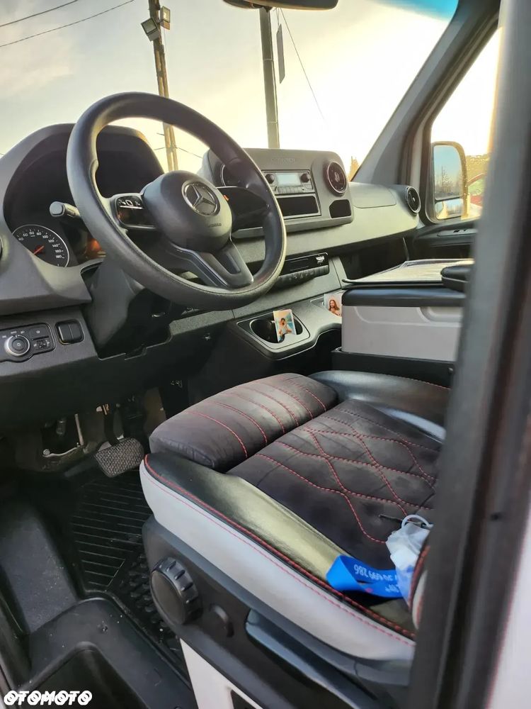 Mercedes-Benz Sprinter - 13