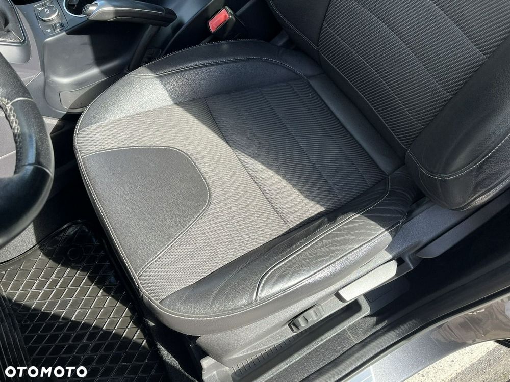 Ford Kuga - 12