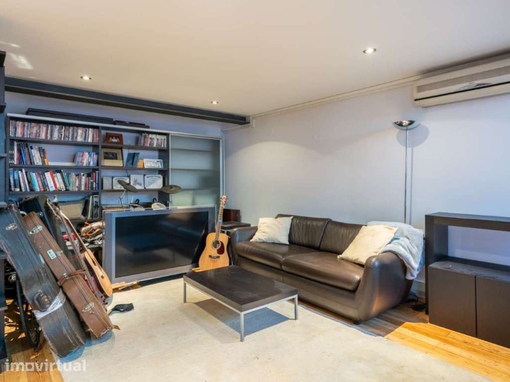 Loft T1 com mezanino, garagem e arrecadação na Avenida 24 de Julho - Grande imagem: 4/23