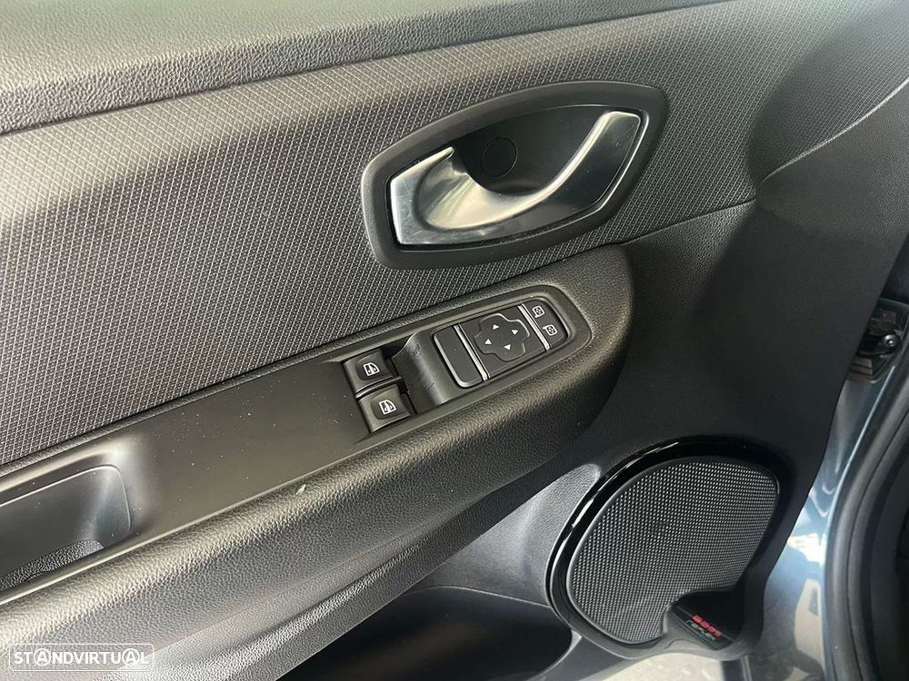 Renault Clio Sport Tourer 0.9 TCe Limited - 19