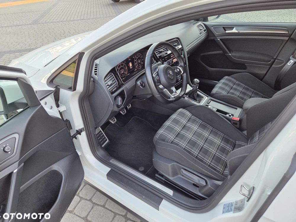 Volkswagen Golf 2.0 TDI BMT GTD - 17