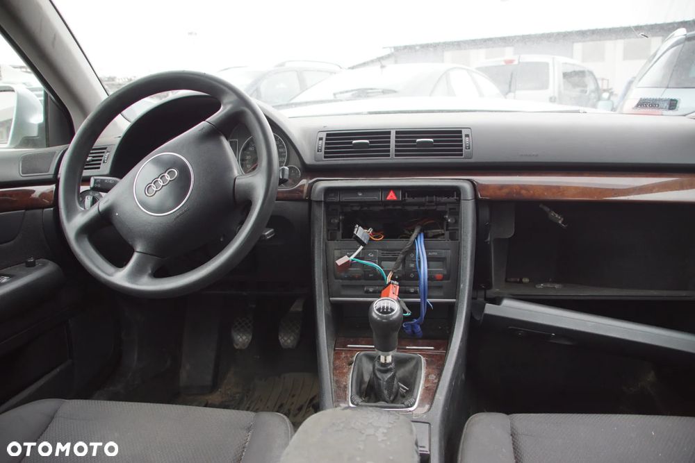 Auto na części - Audi A4 B6 1.9 TDI 131 KM AWX FEC LY7W 2001R Silnik Skrzynia Drzwi Maska Błotnik Klapa Zderzak Lampa Lusterko Klamka Szyba Deska Kokpit Sterownik Moduł Czujnik Licznik Panel Kierownica - 16