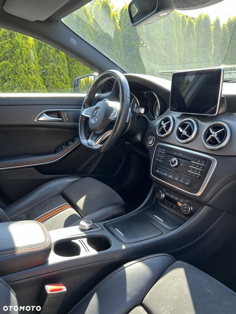 Mercedes-Benz CLA 200 7G-DCT AMG Line - 14