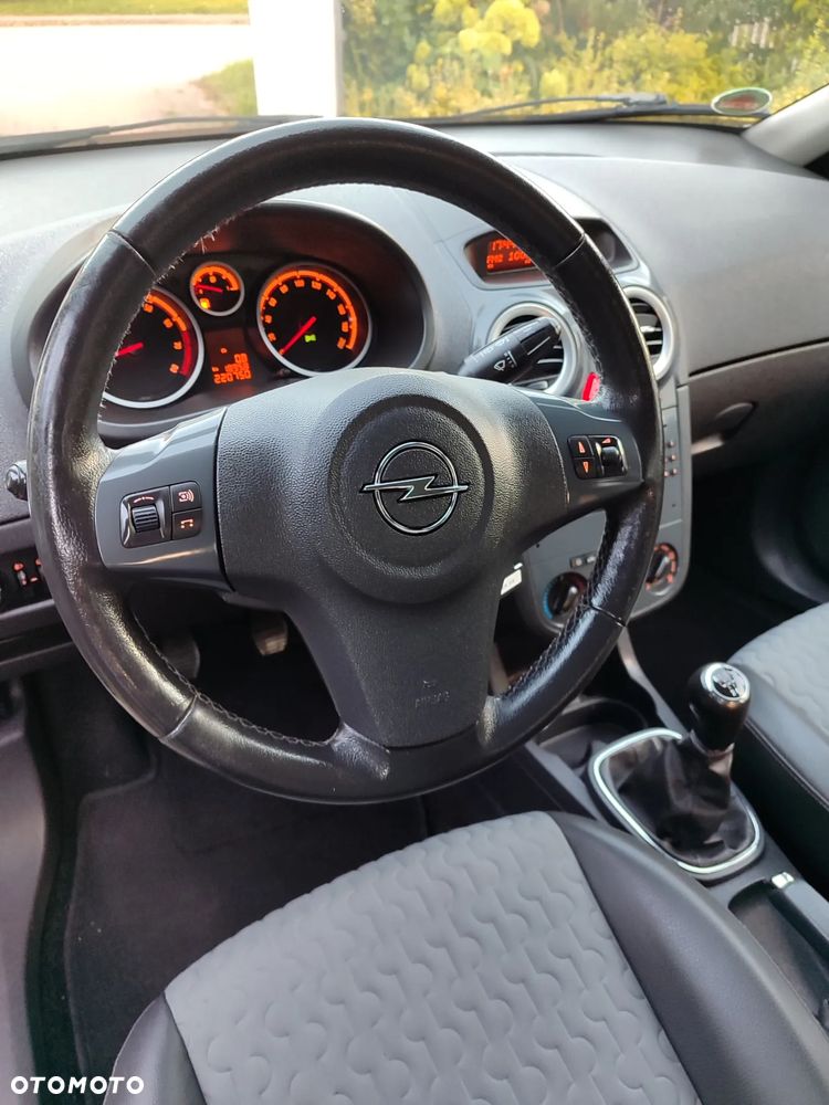 Opel Corsa 1.4 16V Cosmo - 27