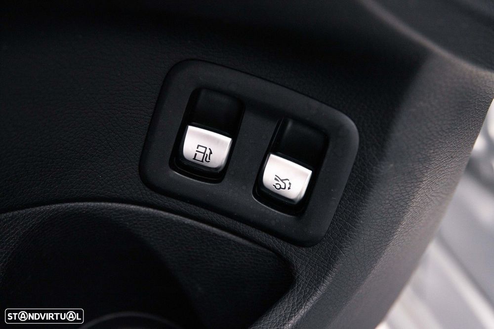 Mercedes-Benz C 300 e AMG Line - 38