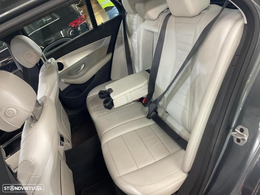 Mercedes-Benz E 220 d Avantgarde 4Matic All-Terrain - 5