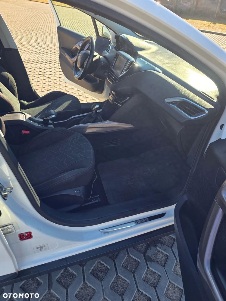 Peugeot 2008 PureTech 82 Style - 29