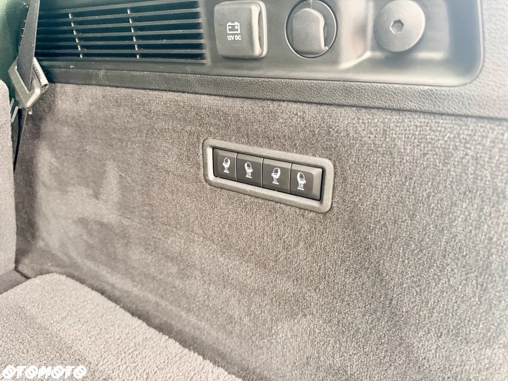 Jeep Grand Wagoneer - 29