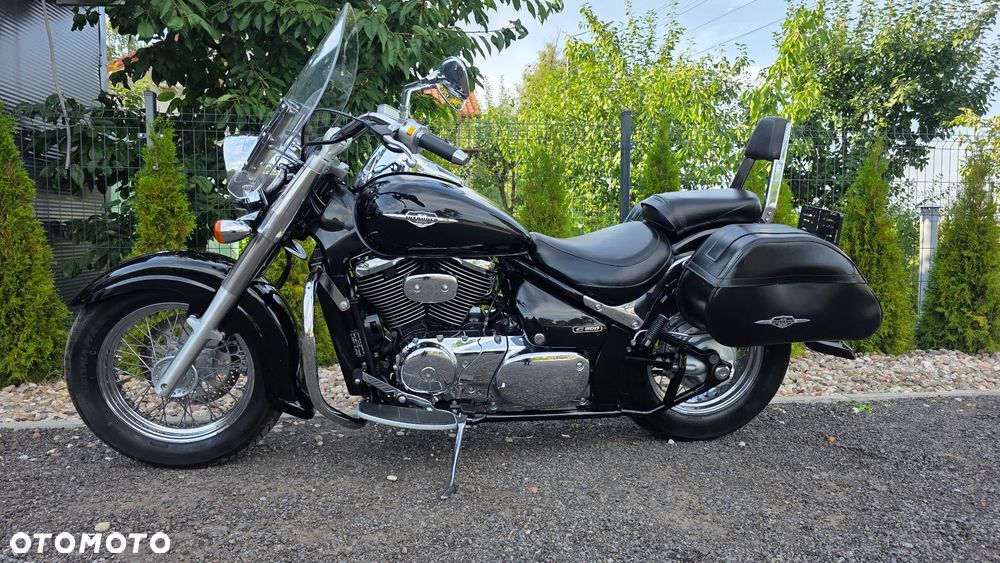 Suzuki Intruder - 14