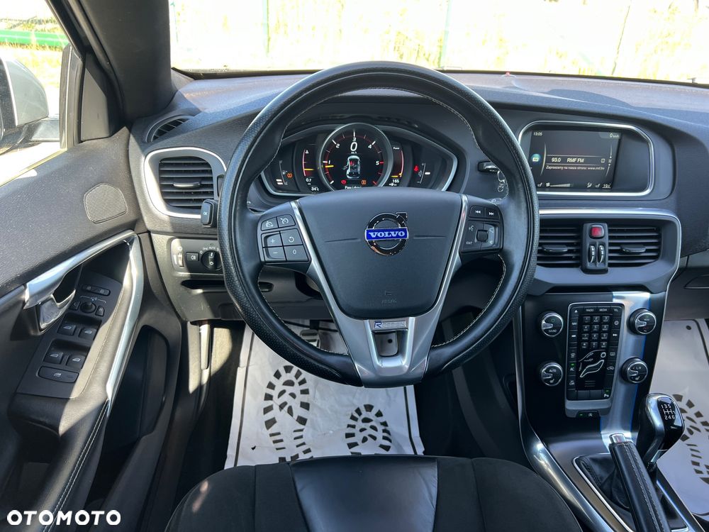 Volvo V40 D3 R-Design - 31