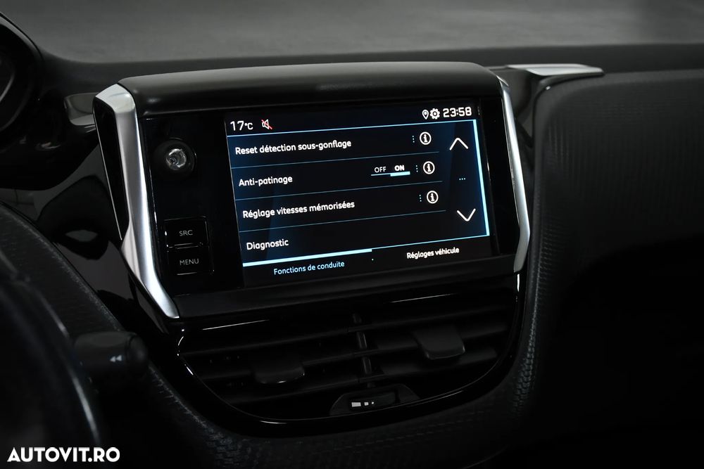 Peugeot 2008 PureTech 110 GPF Stop&Start EAT6 Signature - 20