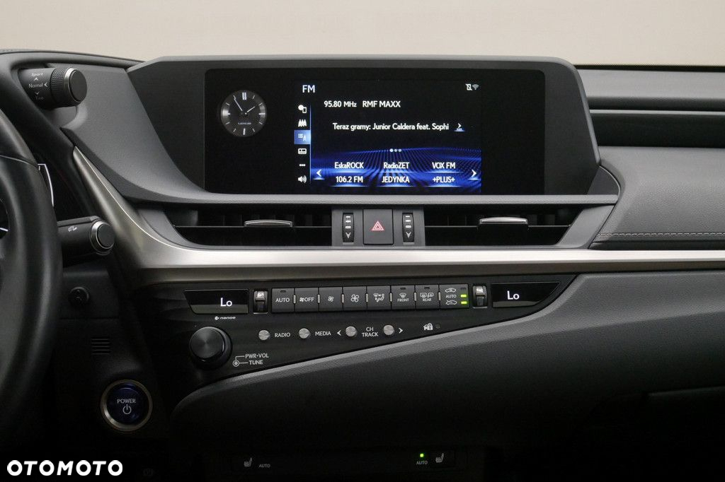 Lexus ES - 10