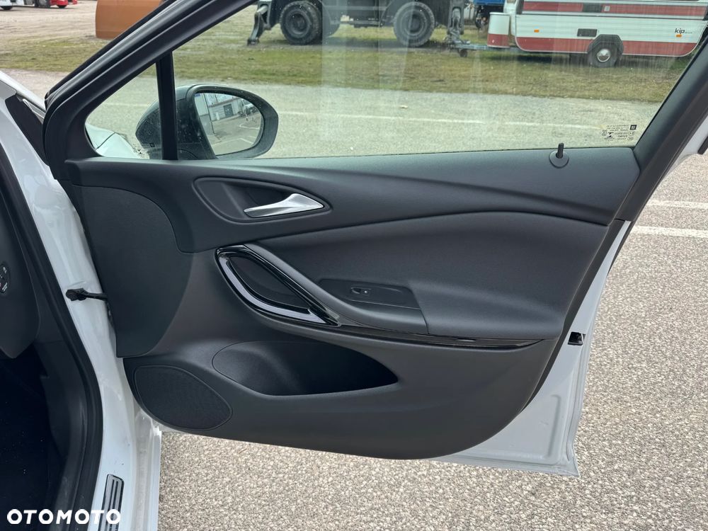 Opel Astra 1.4 T Dynamic S&S - 32