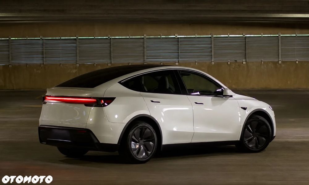 Tesla Model Y Long Range Dual Motor AWD - 5