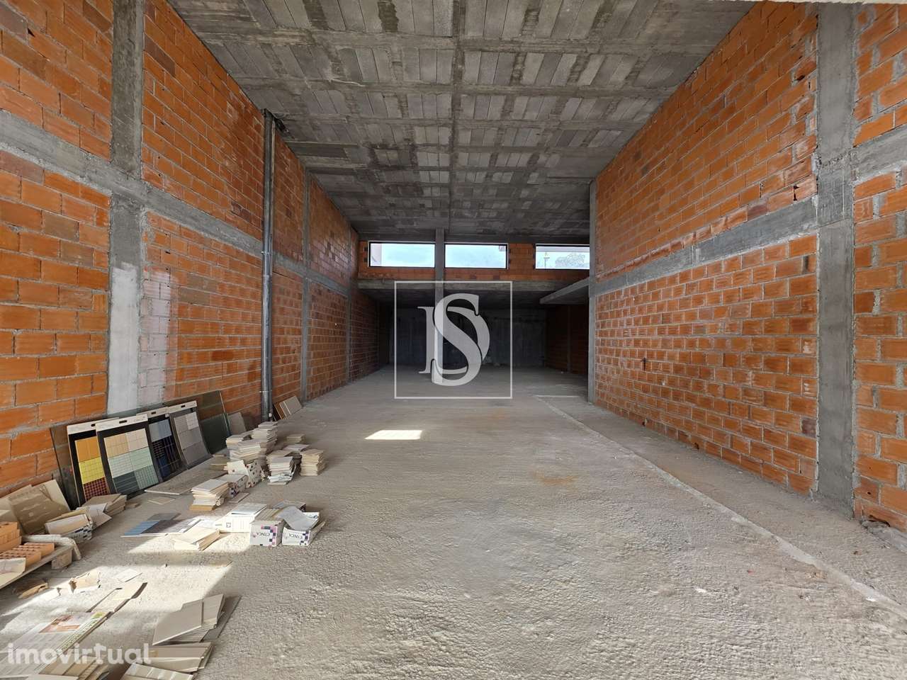 Espaço comercial com 205m2 em ValRio, Viseu - Grande imagem: 2/8