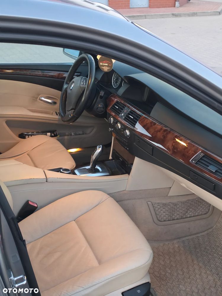 BMW Seria 5 525d - 19