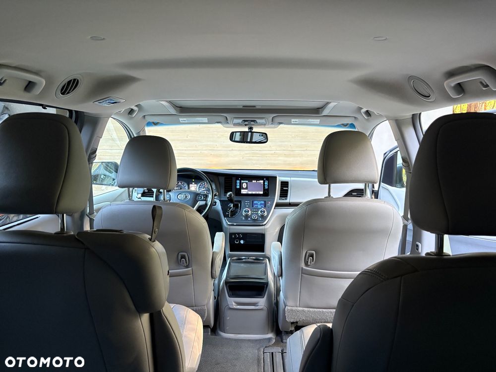 Toyota Sienna 3.5 V6 SE - 36