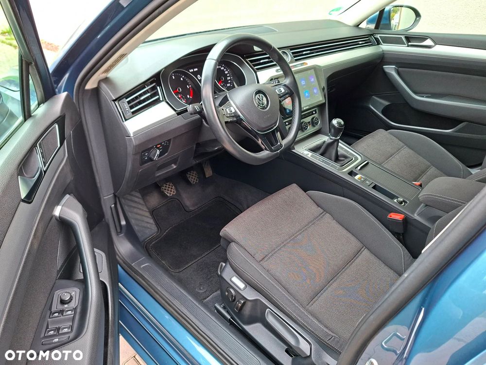 Volkswagen Passat - 18