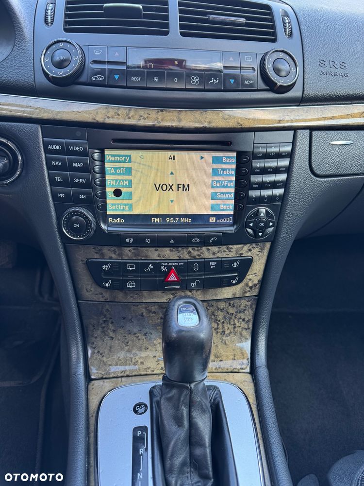 Mercedes-Benz Klasa E 320 CDI T Avantgarde - 27