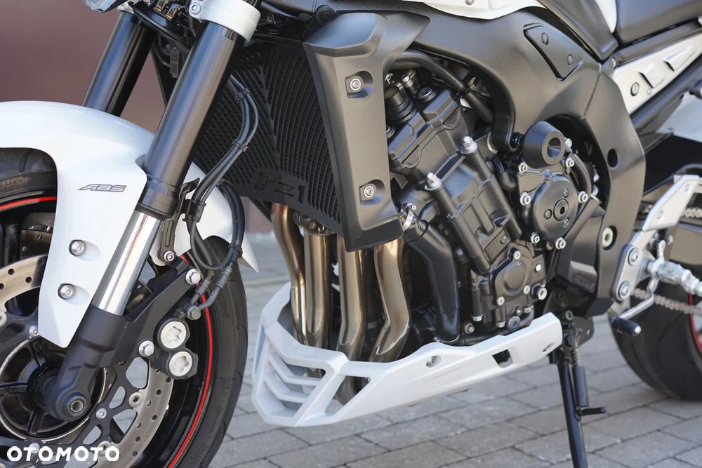 Yamaha FZ - 32