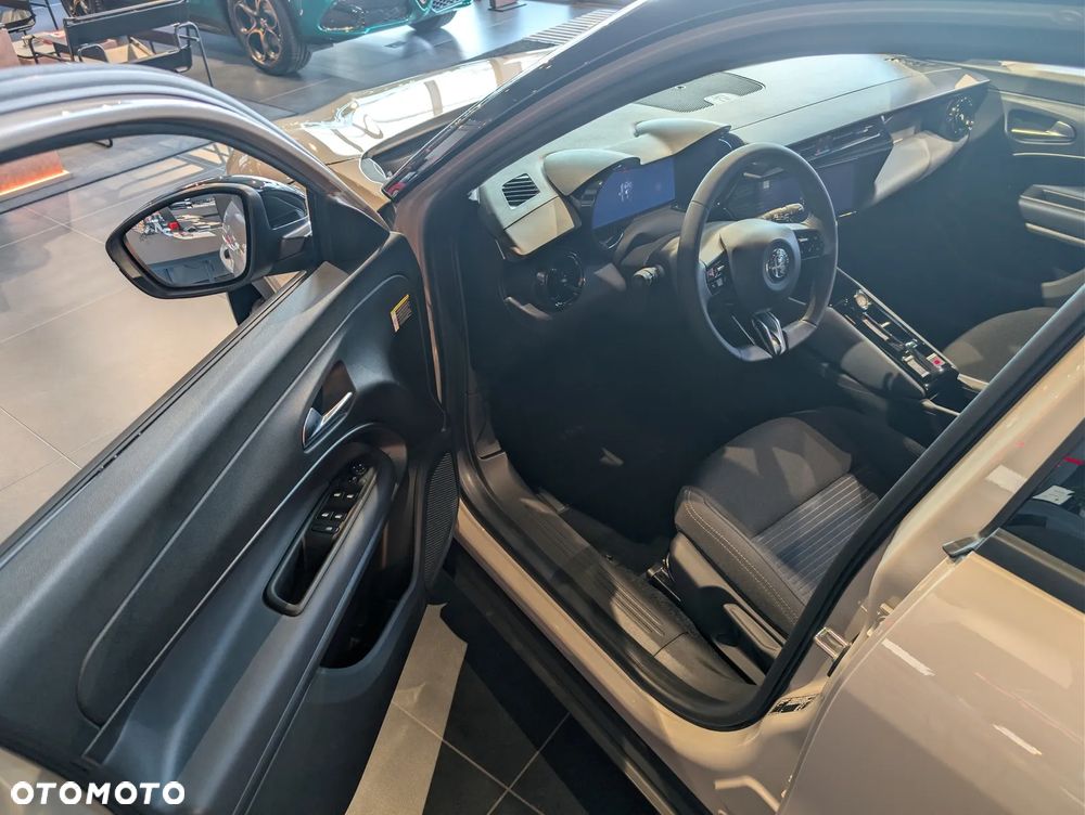 Alfa Romeo Junior 1.2 mHEV Ibrida eDCT - 9