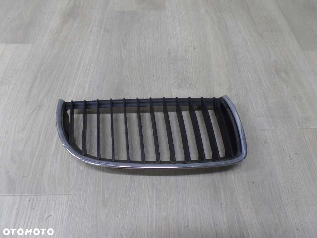 BMW 3 E90 GRILL ATRAPA NERKA ZDERZAKA PRAWA 7120008 04-08 - 1
